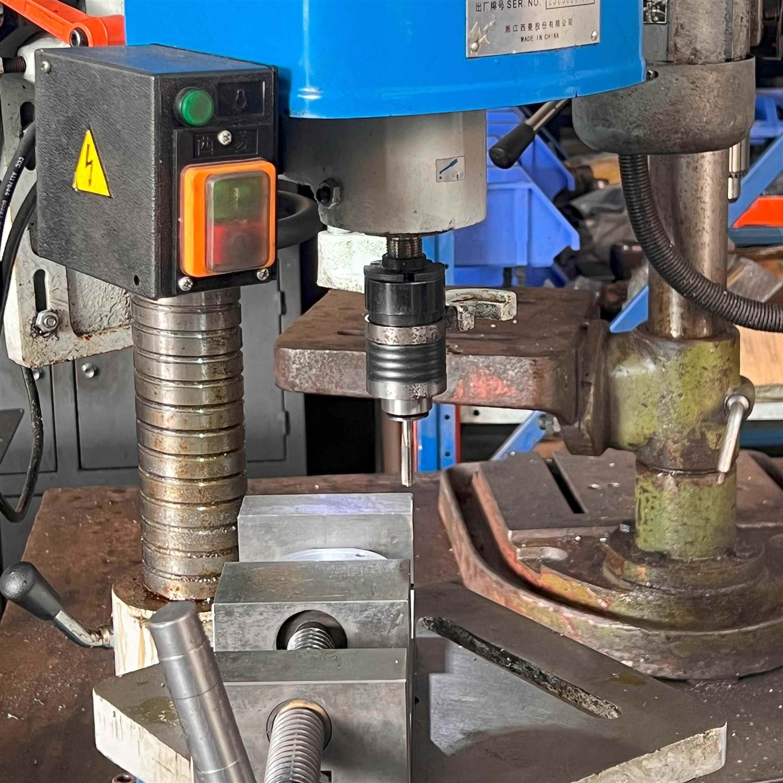 Tapping machine Tapping machine